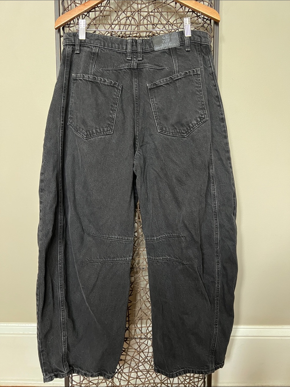 We The Free People Lucky You Mid Rise Barrel Jeans wash black button sound 29 - Picture 3 of 13